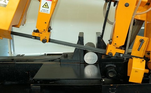 独山数控带锯床自动送料精度会出现偏差吗？